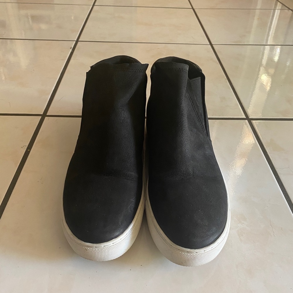Kenneth Cole high top slip on sneakers